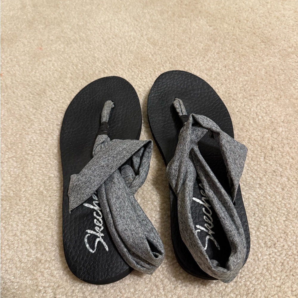 Skechers Black and Gray Flip Flops